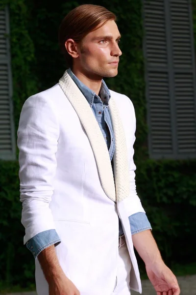 Look 19